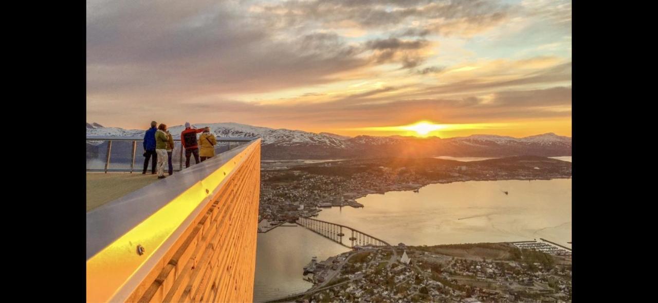 Apartamento New! Modern - Central - Cozy Place By The Sherpa Stairs Tromsø Exterior foto