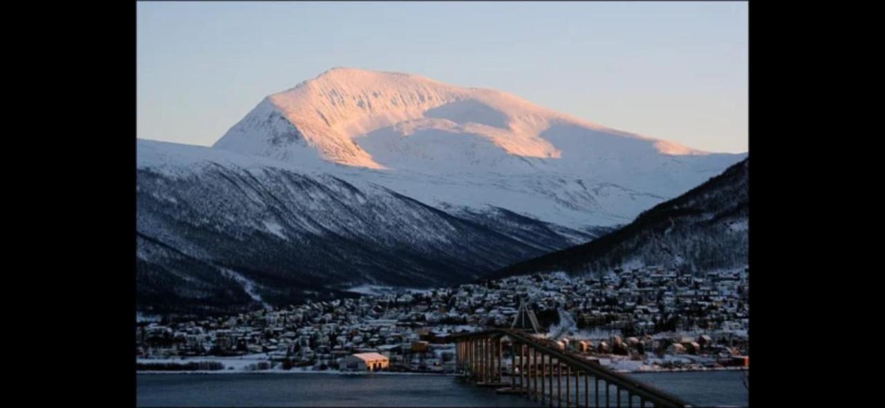 Apartamento New! Modern - Central - Cozy Place By The Sherpa Stairs Tromsø Exterior foto